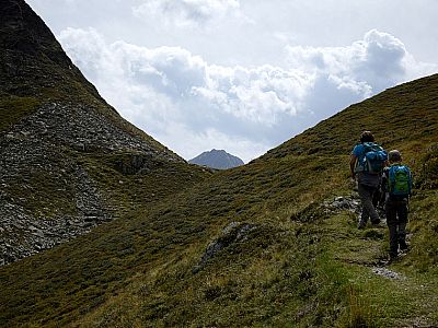 Im Süden wird der Hochwart sichtbar