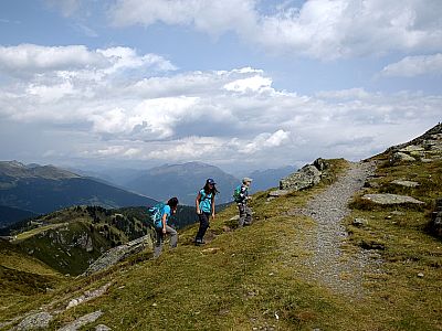 Wir halten uns nach Osten und...