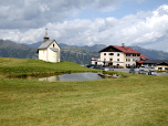 Das Jaufenhaus mit der kleinen Kapelle