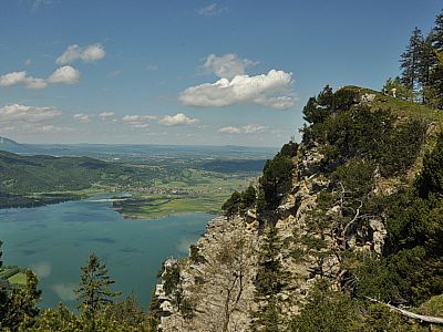 Die felsige Westseite des Sonnenspitz