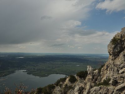 Aus dem Westen kündigt sich ein Schauer an