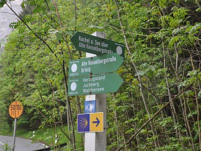 Der Weg zum Kochelsee ist gut ausgeschildert.