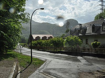 bis wir schließlich die Straße erreichen
