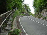...halten uns rechts nach Norden, bis links....