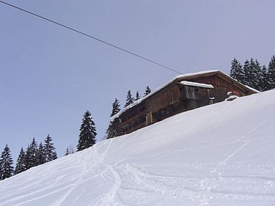 ...aufwärts zu einem Gehöft