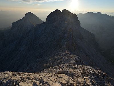 Die Vollkarspitze hebt sich kaum vor dem Hochblassen ab