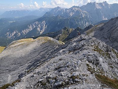 Wir entscheiden uns für den Abstiegsweg über den Ostgrat ... 