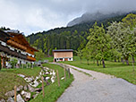 Wir gehen am Gasthof Badhaus vorbei...