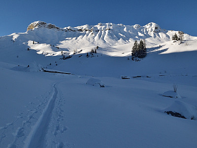 Die Großzemmalm  unterhalb des Kafellkamms