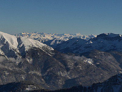 Im Südosten zeigt sich in der Ferne der Großglockner