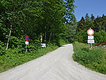 Wir schlagen den breiten Fahrweg...