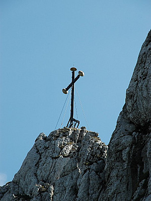 ...aber das Gipfelkreuz ist bereits in Sicht
