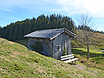 Windgeschützter Rastplatz am Gipfel