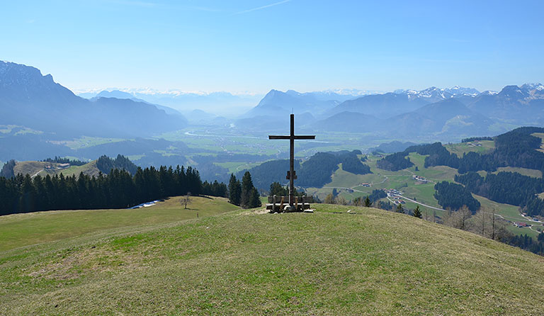 Staudinger Kreuz (1240 m), Karspitze (1241 m) von Feistenau