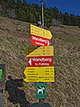 Wir schlagen den Fußweg Richtung Wandberg ein