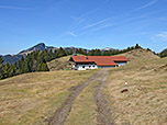 Danach passieren wir die Karalm...