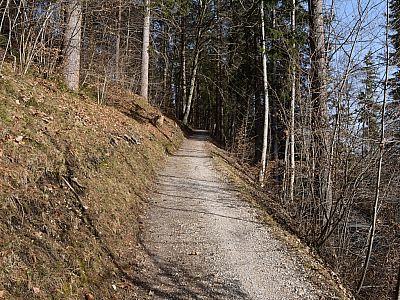 Nach Norden steigen wir zum Kramerplateauweg auf