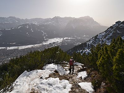 ... und steigen nach Süden ab.