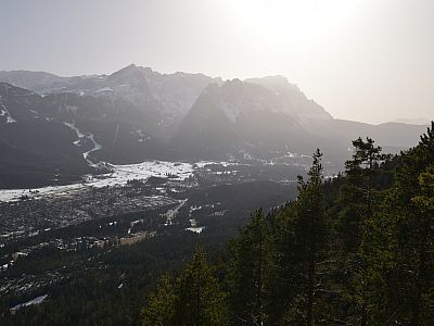 Das Wettersteingebirge im Saharadunst