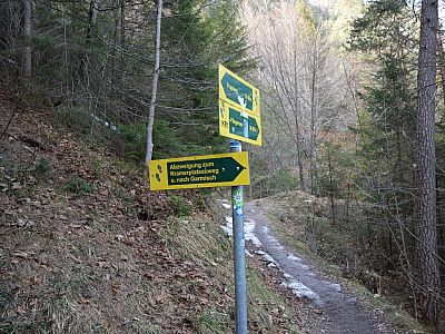 Hier biegen wir rechts ab... 