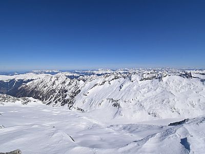 Der Ausblick nach Nordosten auf das Untersulzbachtal