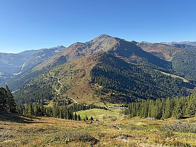 Über den Loassattel blicken wir zum Gilfert