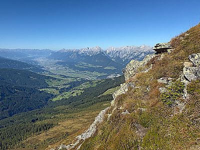 Begleitet vom Blick aufs Inntal...