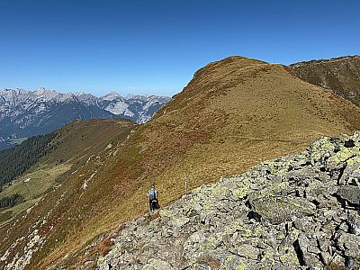 Dann treffen wir wieder auf den Weg, ...