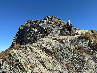 ...und steigen entlang der Drahsteilsicherung aufwärts