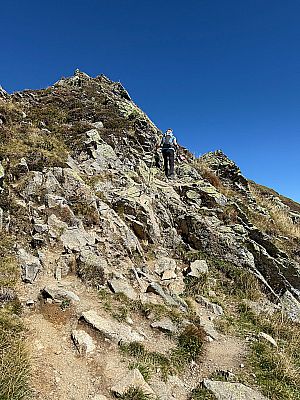 Wir überwinden die felsige Passage...