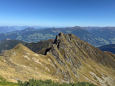 Der markante Ostgrat mit dem Metzenjoch