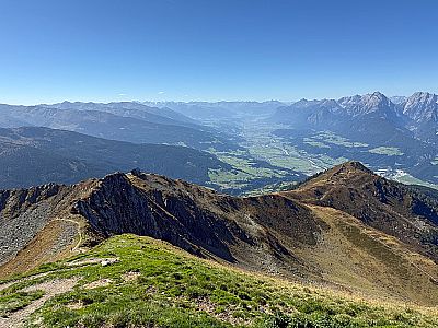 ...und über die Kellerjochhütte aufs Inntal