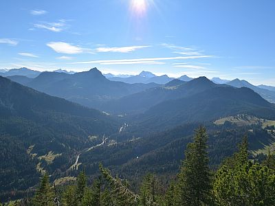 Im Süden strahlt die Sonne über dem Gaishorn