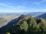 ... ein Stück weiter links ist Pfronten vor dem bayrischen Oberland zu sehen.