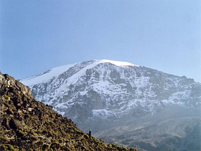 Am Morgen zeigt sich der Kibo von seiner besten Seite