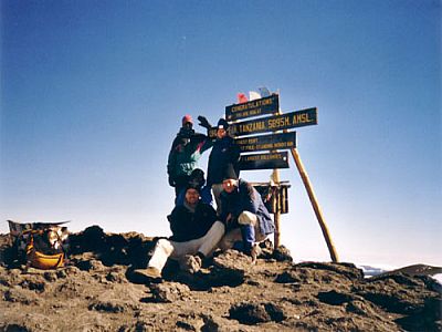 Geschafft! Uhuru Peak (5895 m)...