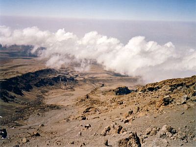 Der Blick zurück auf über 1000 m Anstieg über Sand und Geröll
