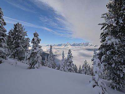 Im Westen zeigen sich die Berge  jenseits des Inntals