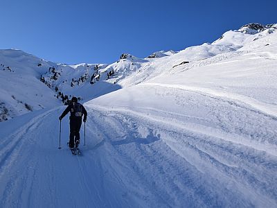 Rechts oben tauchen die Häuser des Pfundsalm Mittellegers auf