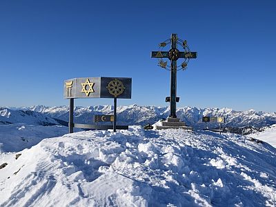  ... und unter der Leitung von Herbert Kirchmair aufgestellt worden