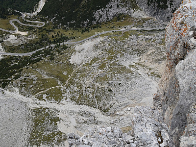 Tief unter uns sind noch die Schützengräben der Kaiserjäger zu sehen