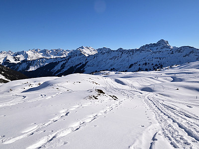 Nicht steil, aber wunderschön - der Anblick macht Lust auf die Abfahrt