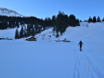 Rechts der Alpe Melköde steigen wir auf