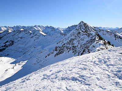 Der Blick nach Südosten auf das Grünhorn