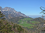 Der Blick zum Untersberg begleitet uns während des Abstiegs