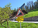 ...und folgen dem steilen Kneifelspitzweg bergauf