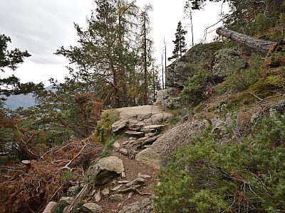 Malerisch führt der Steig nach Westen