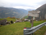 Wir überqueren die Straße und steigen weiter nach Naturns ab