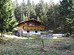 ...und erreichen eine Hütte