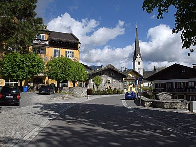 Vom Bahnhof der Zugspitzbahn spazieren wir Richtung Nordwesten auf den Königsstand zu